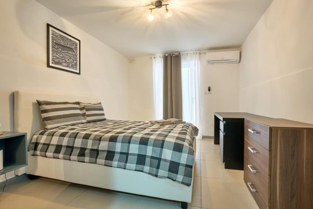 Urban Front - Walking Distance From Paceville And St George Bay Beach Is-Swieqi Экстерьер фото
