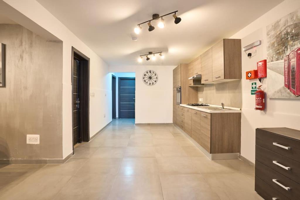 Urban Front - Walking Distance From Paceville And St George Bay Beach Is-Swieqi Экстерьер фото