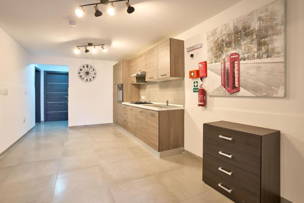Urban Front - Walking Distance From Paceville And St George Bay Beach Is-Swieqi Экстерьер фото